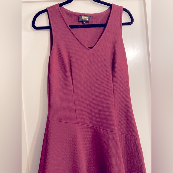 Simple fit and flare dress - Picture 4 of 5